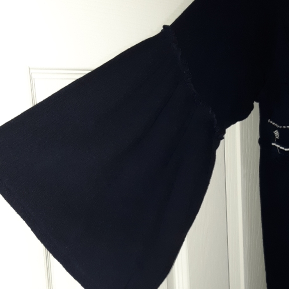 Crown & Ivy - Navy 3X Top - Picture 4 of 4